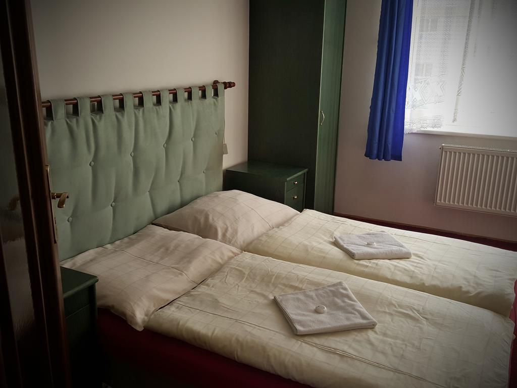 Harmony Hall Apartments Hradec Králové Buitenkant foto